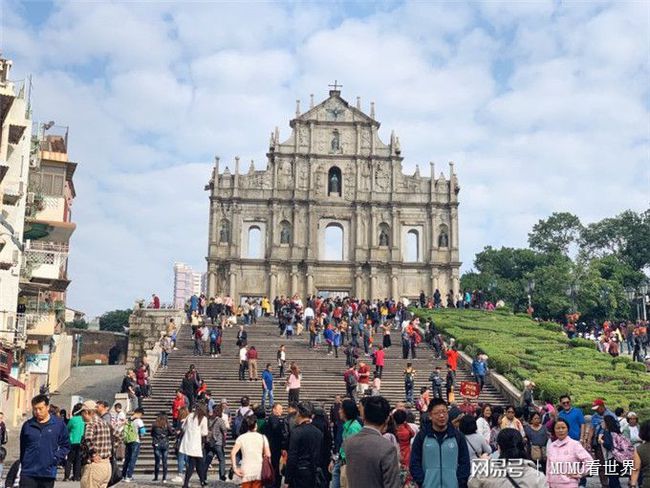 澳门是中国的一个特别行政区，以其独特的文化背景和丰富的旅游资源而闻名于世。近年来，随着彩票行业的快速发展，澳门彩票市场也日渐繁荣。本文将围绕关键词澳门天天开好彩，从澳门彩票市场的正版优势、评测以及翔实释义解释落实等方面进行阐述。